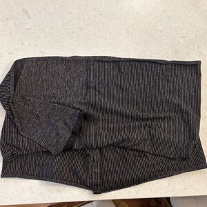 lululemon athletica vinyasa wrap scarf blanket in black & grey